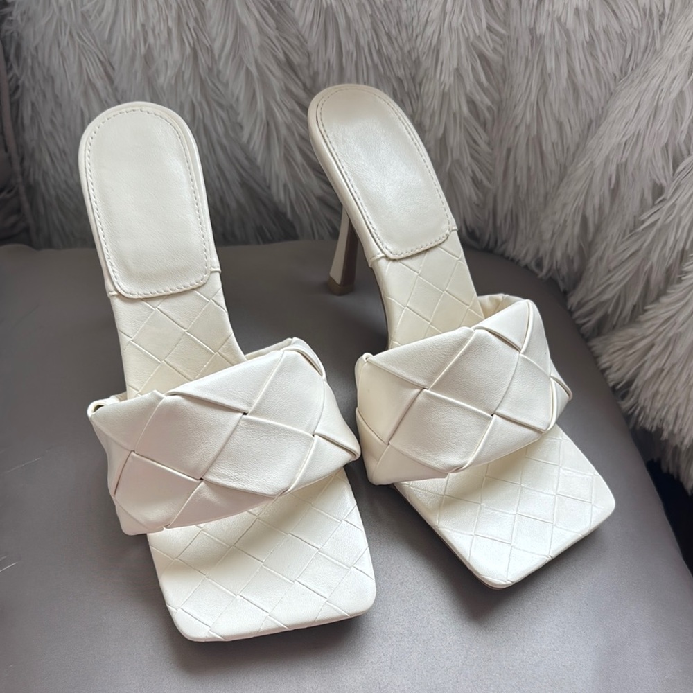Bottega Style Elegant White Quilted Women's Heels